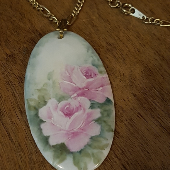 Vintage porcelain hand painted pendant necklace - Picture 2 of 5